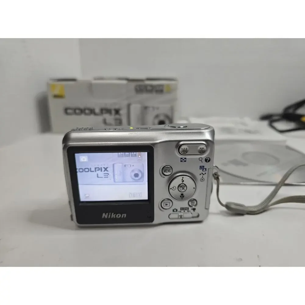 Nikon Coolpix L3 5.1MP Digital Camera Compact 2gb Sd Card Silver Works & Box